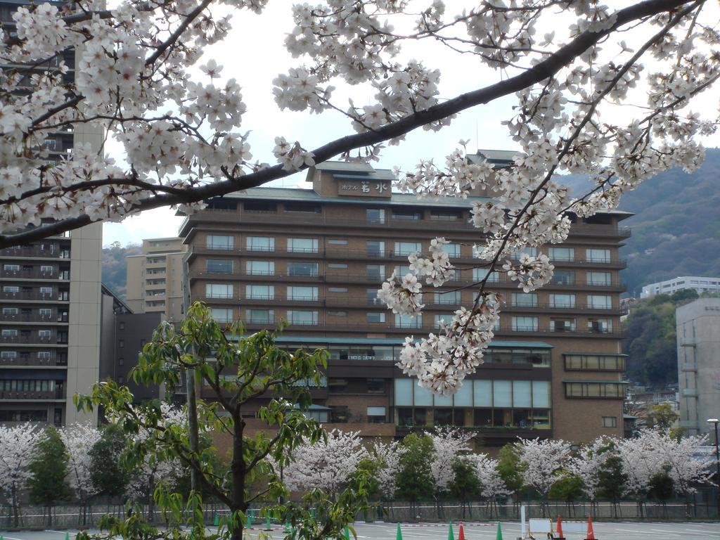 Hotel Wakamizu Takarazuka Bagian luar foto