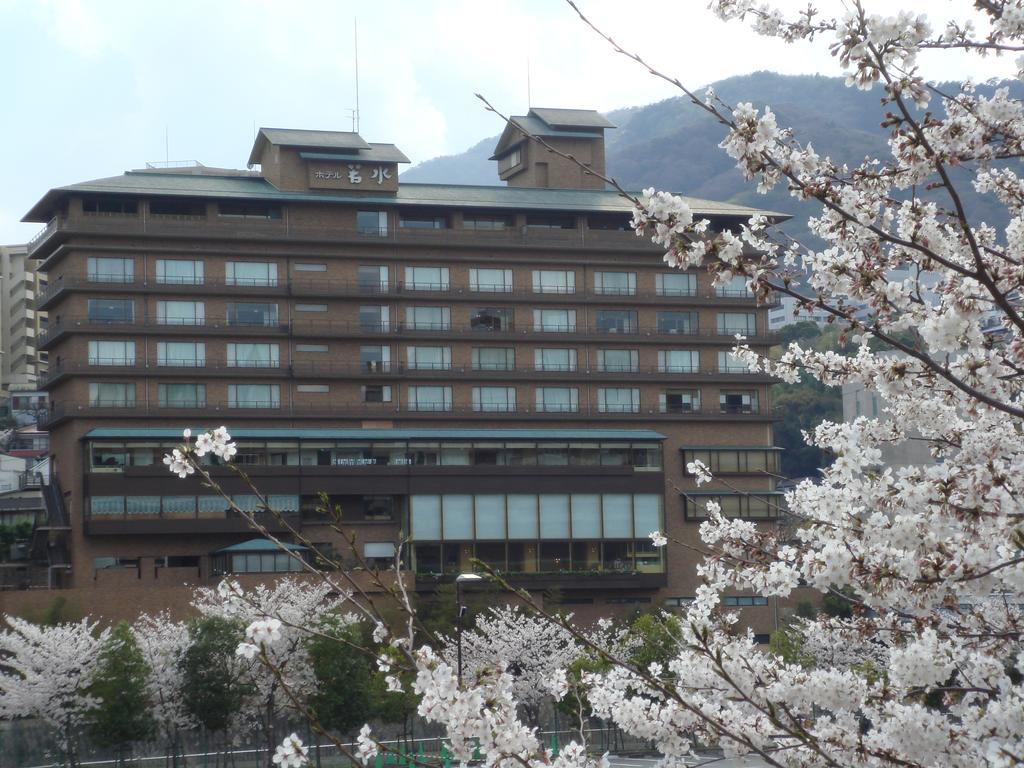 Hotel Wakamizu Takarazuka Bagian luar foto